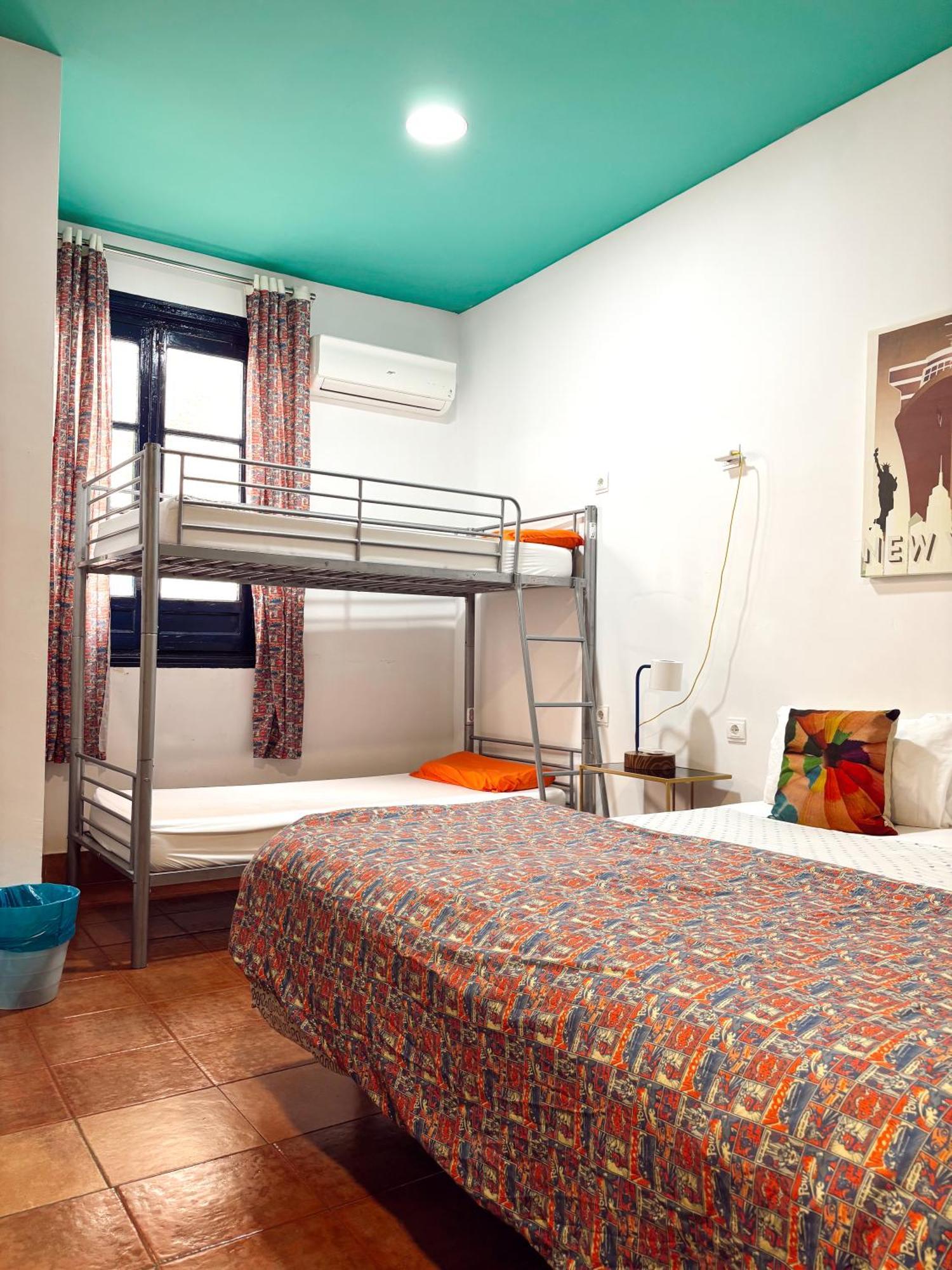 Rio Hostel Севилья Экстерьер фото