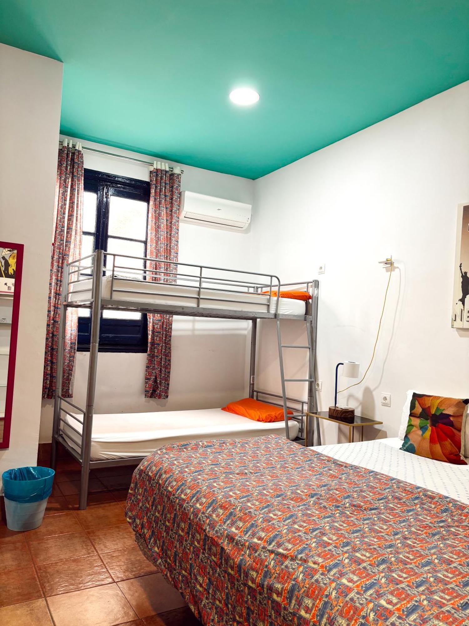 Rio Hostel Севилья Экстерьер фото