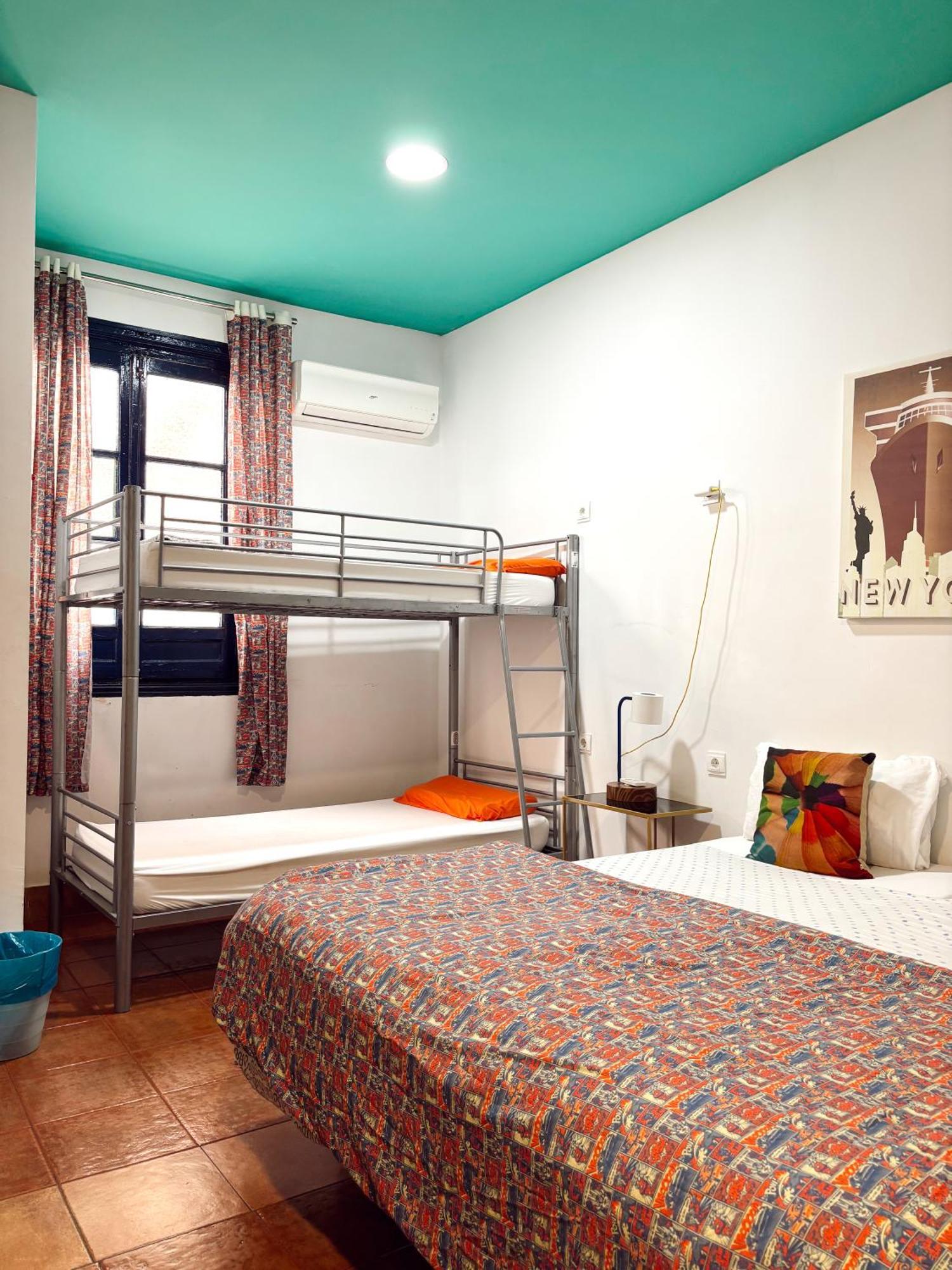 Rio Hostel Севилья Экстерьер фото