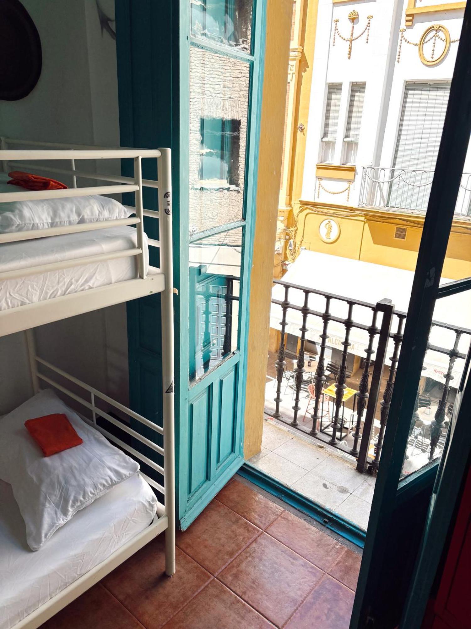Rio Hostel Севилья Экстерьер фото