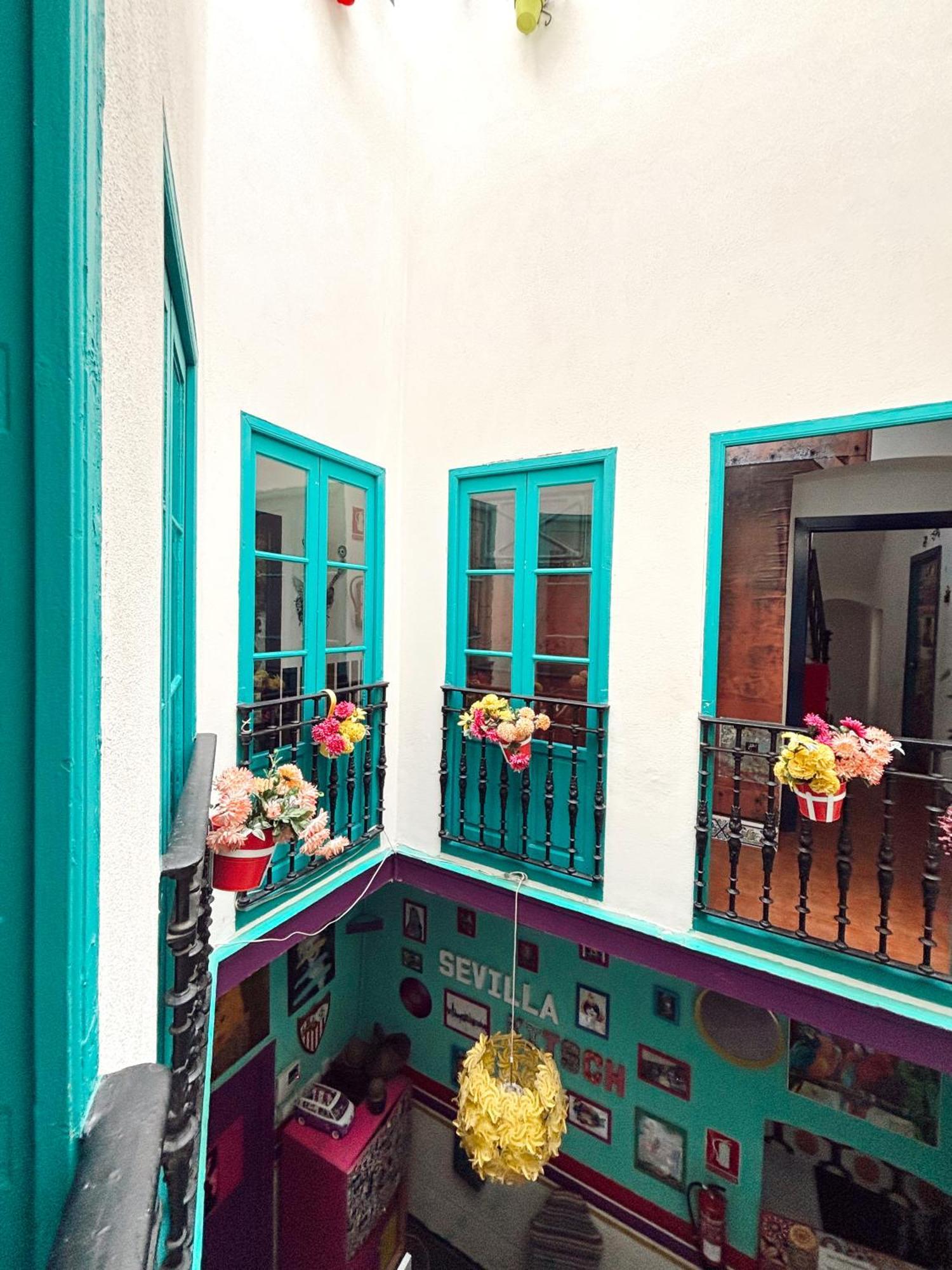 Rio Hostel Севилья Экстерьер фото